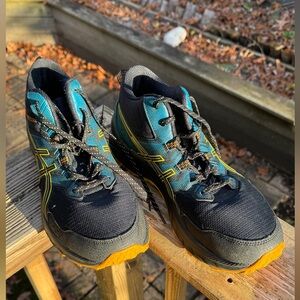 ASICS Gel venture trail size 10 men’s mid top